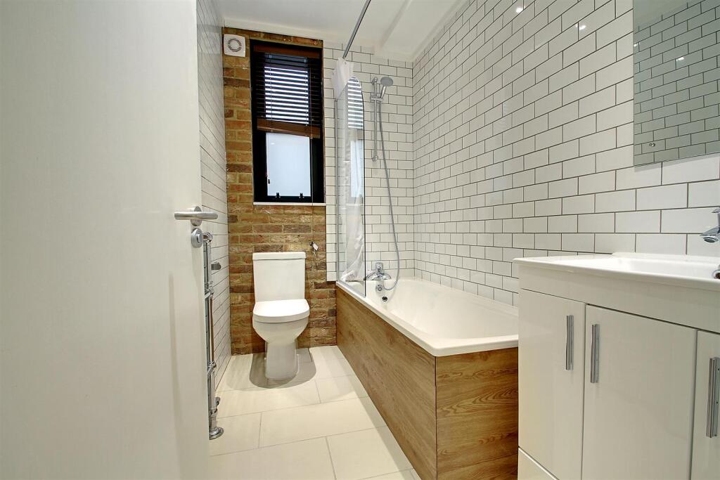 2 bedroom mews property for rent