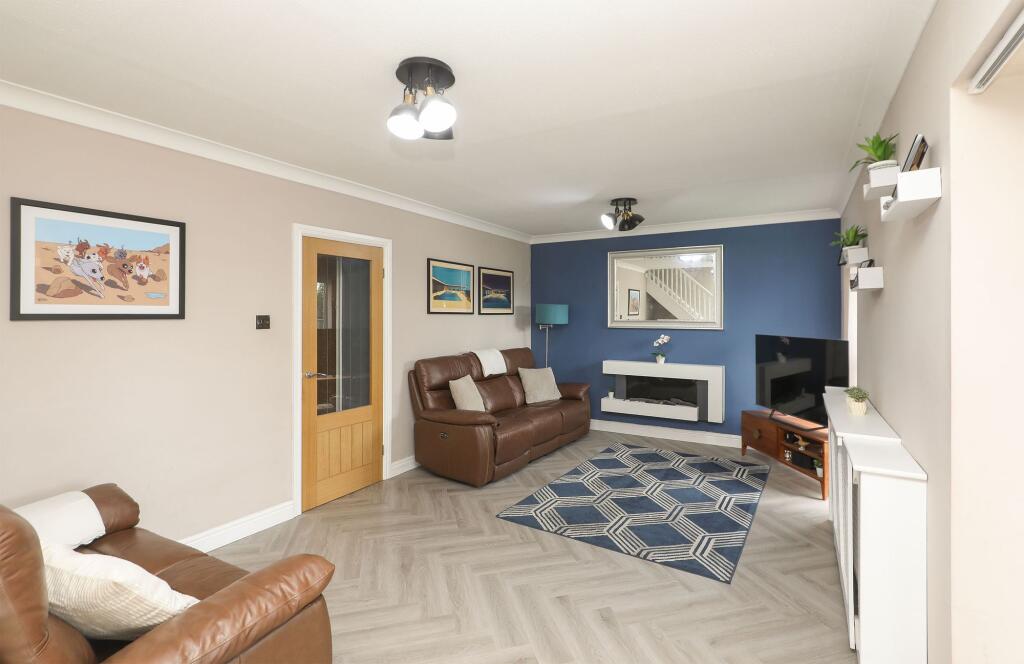 House in Chesterfield, Brimington - More