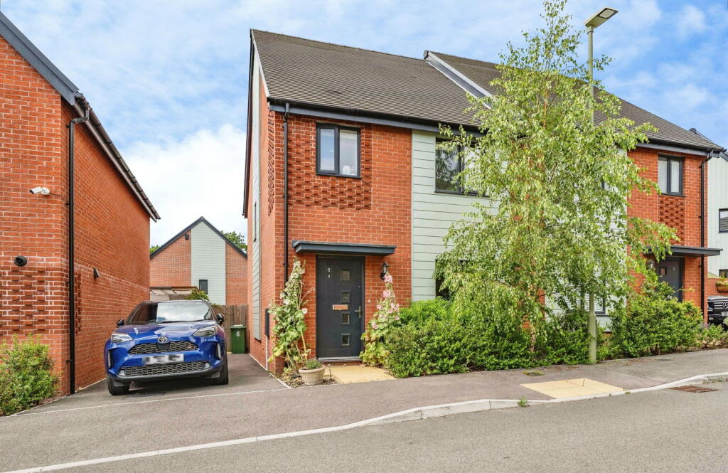 3-bed semi-detached on Atkinson Close, Whiteley, PO15 7QA, £350,000