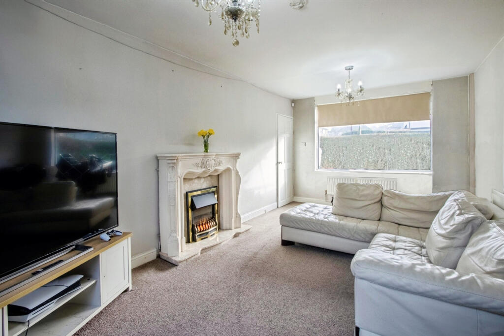 Brooklands Lane, Leeds photo 3