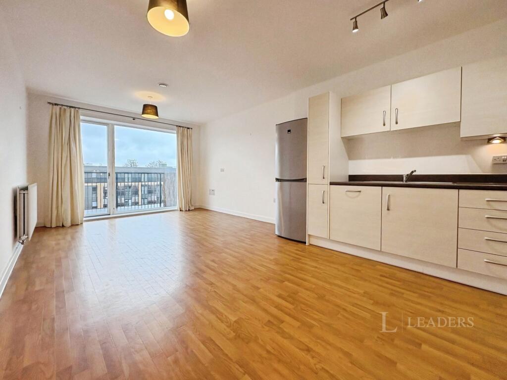 Apartment in Cambridge, Trumpington - View 2