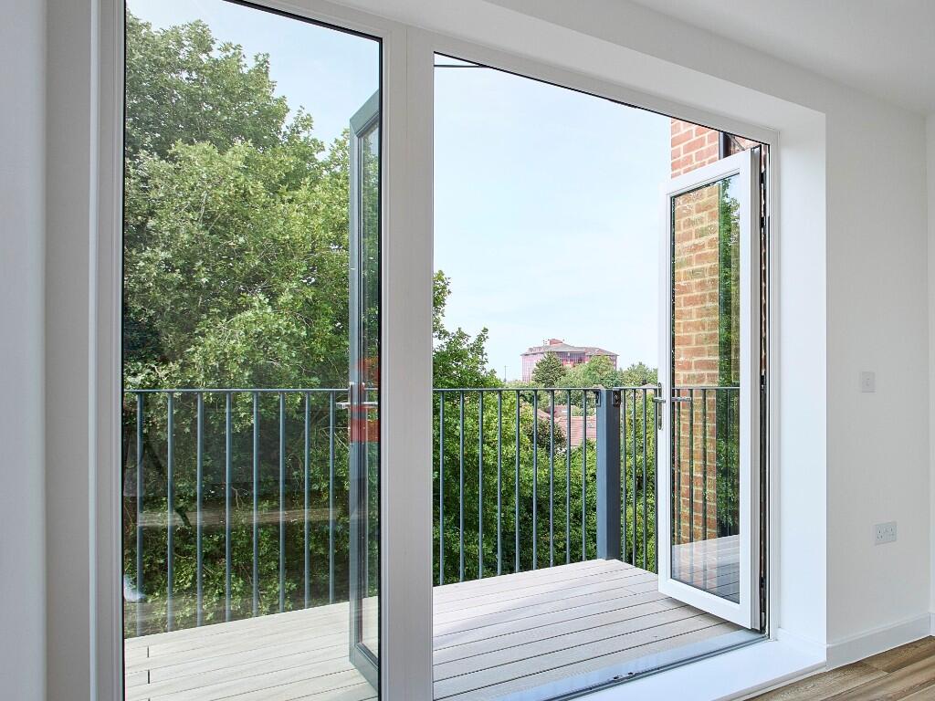 Apartment in Slough - View 5