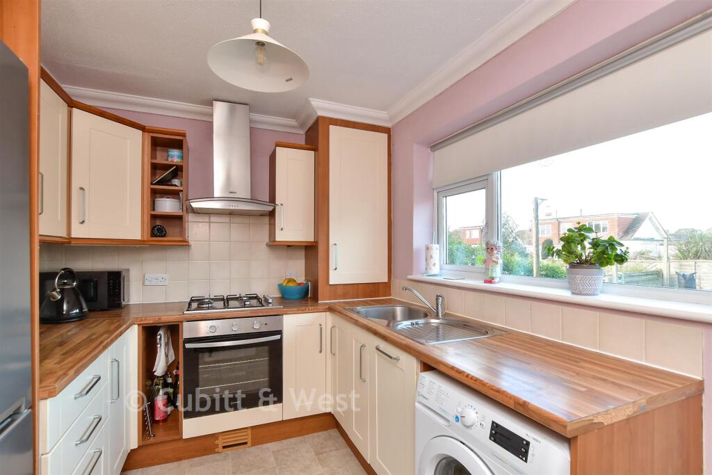 Keymer Avenue, Peacehaven, East Sussex photo 2