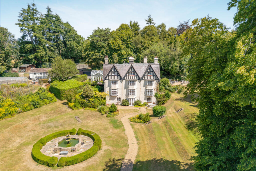 Frith Hill, Great Missenden, Buckinghamshire, HP16 photo 3