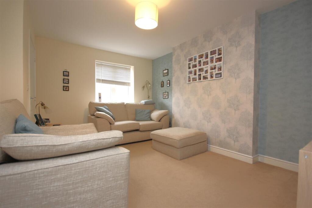 NN10, Alnwick Close, Rushden - View 2