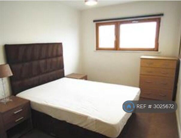 Apartment in Ilford - More