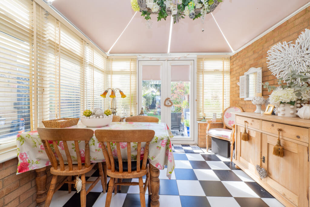 House in Sutton - View 4