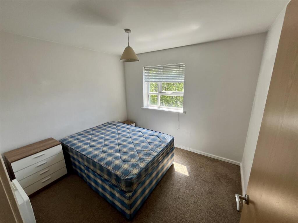 Apartment in Salford, Greater Manchester - View 4