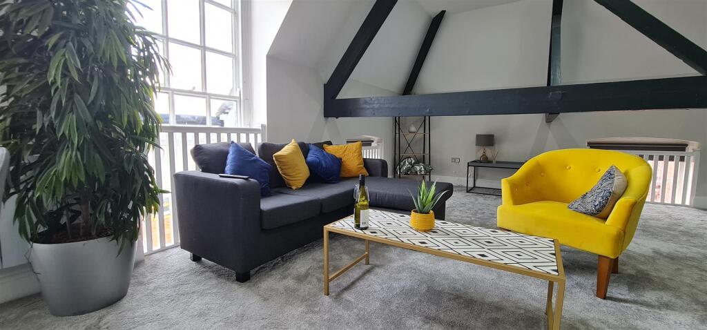 House in Birmingham, Sutton Coldfield - View 4