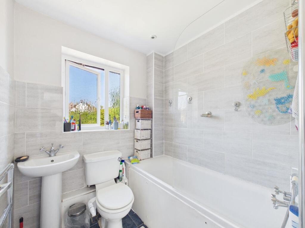 House in Reading, Lower Earley, Earley - View 5