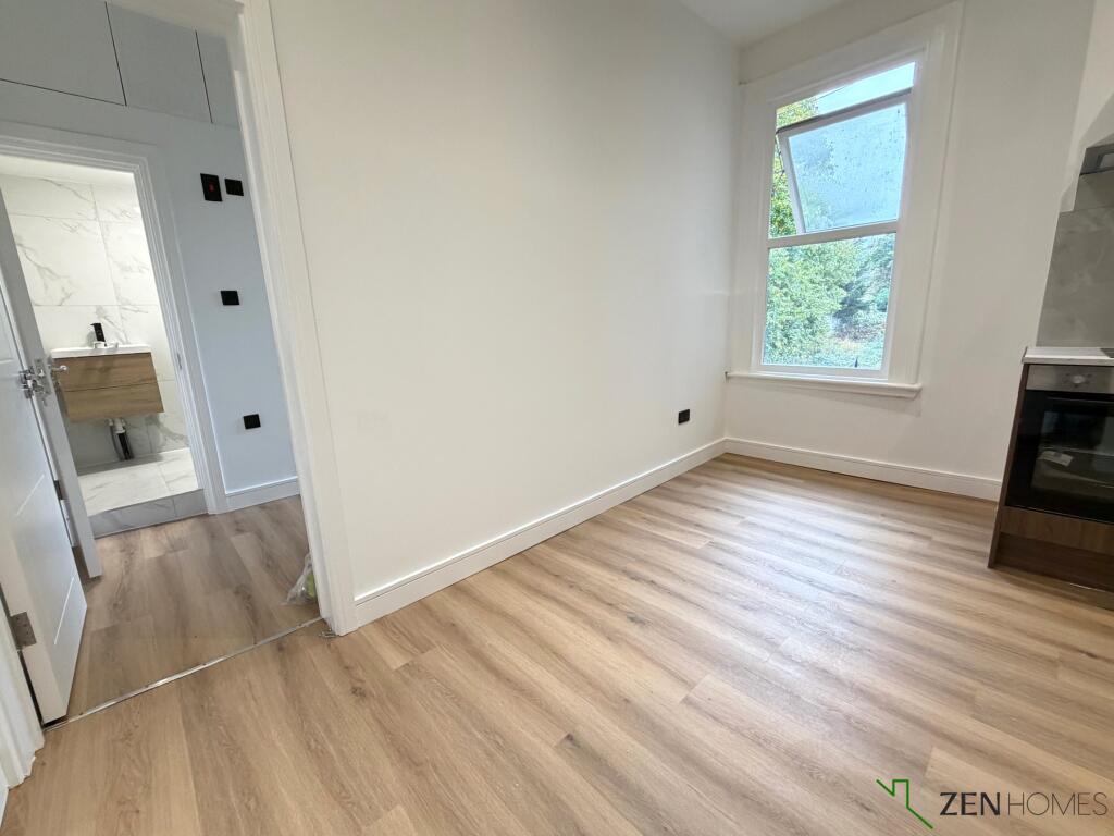 Apartment in London - View 5