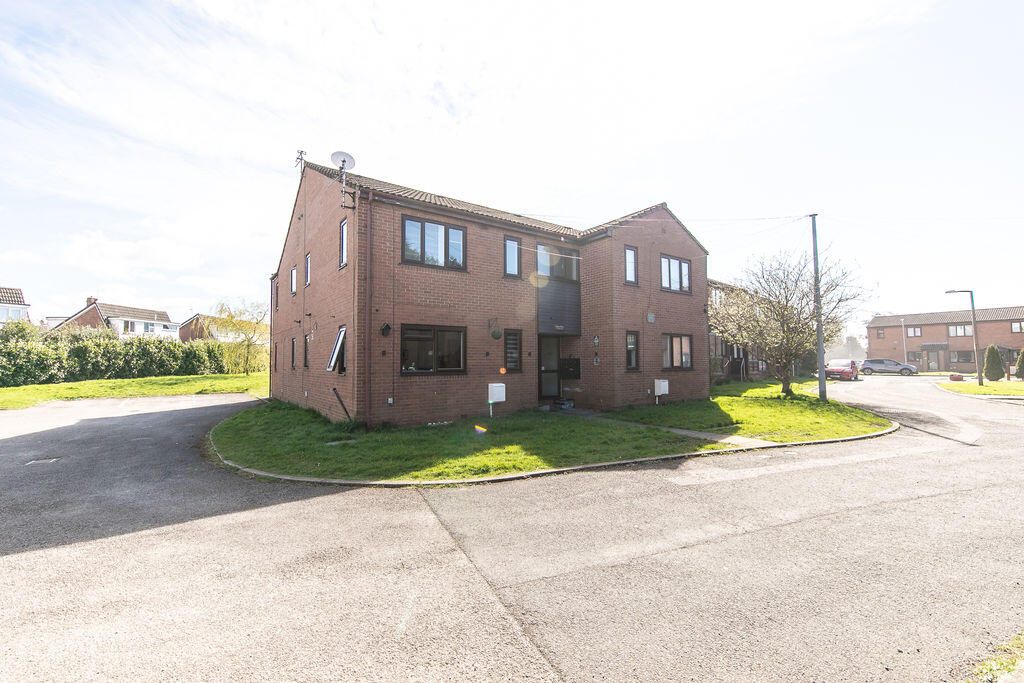 1-bed flat on No. 41, The Conifers, Hambleton, Lancs FY6 9EP, £63,500