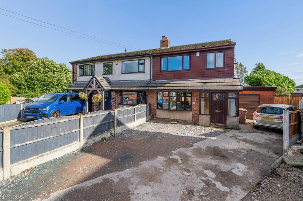 4-bed semi-detached on 14, Peebles Close, Ashton-in-makerfield, Wigan, Greater Manchester. WN4 0SP, £299,995
