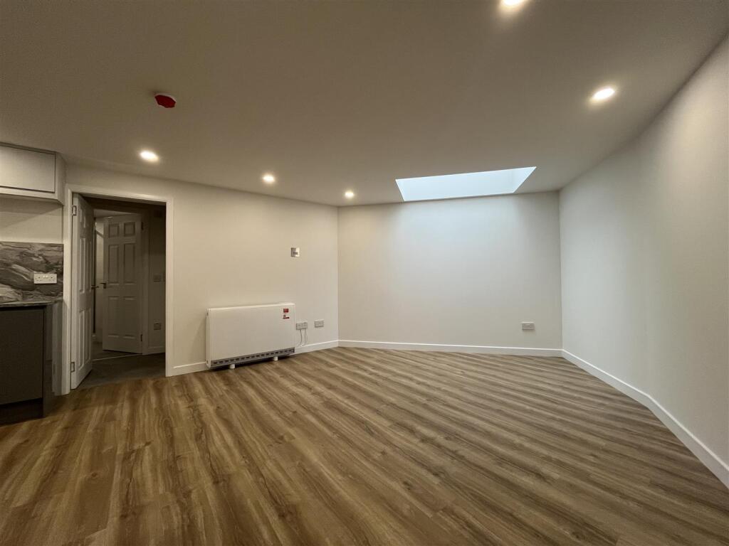 Apartment in Perth, Upper Craigie - View 4
