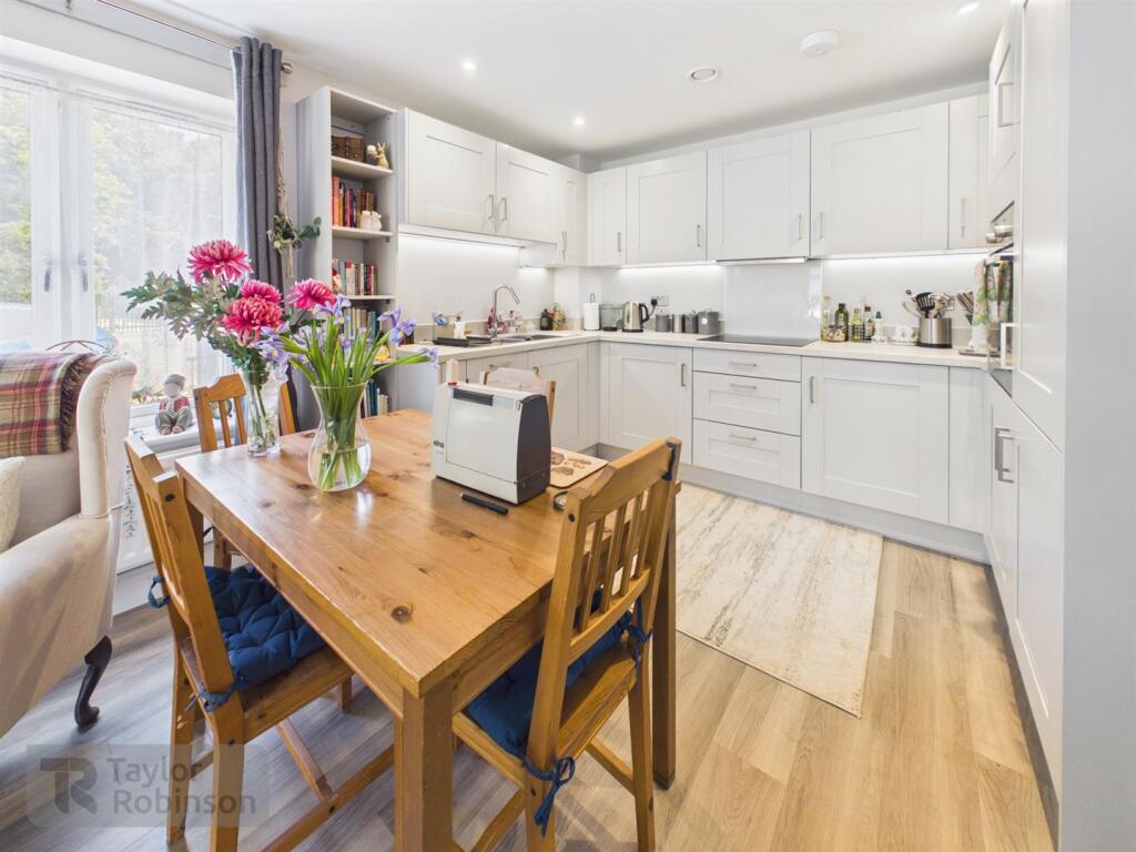 Apartment in Mid Sussex, Slaugham - View 2