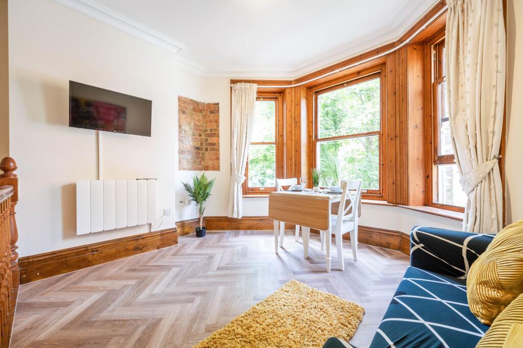 Apartment in Bournemouth, West Cliff - More