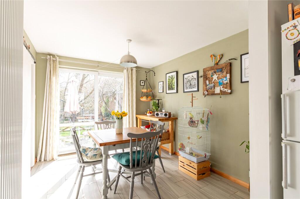 Moonrakers, Devizes, Wiltshire, SN10 photo 3
