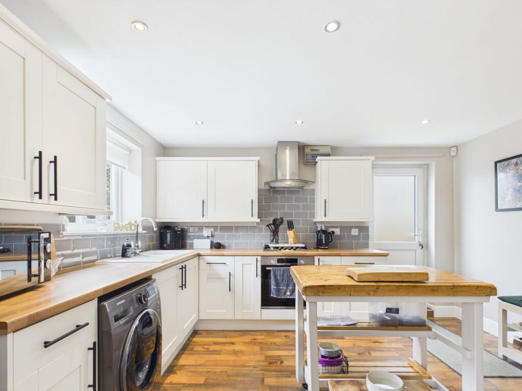 Crompton Road, Bilsthorpe, Newark, NG22 photo 4