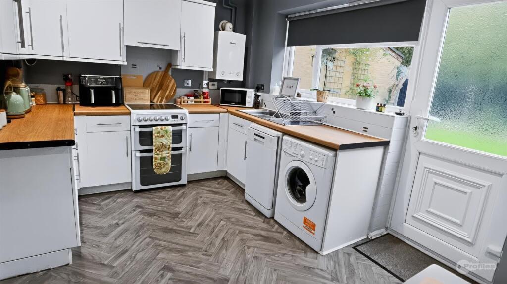Newquay Close, Hinckley photo 3