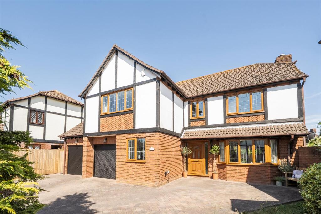 Main image of property: Saxon Close, Warsash