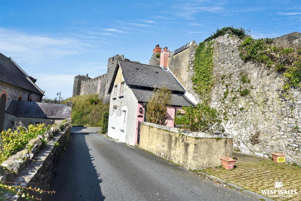 Main image of property: The Parade, Pembroke