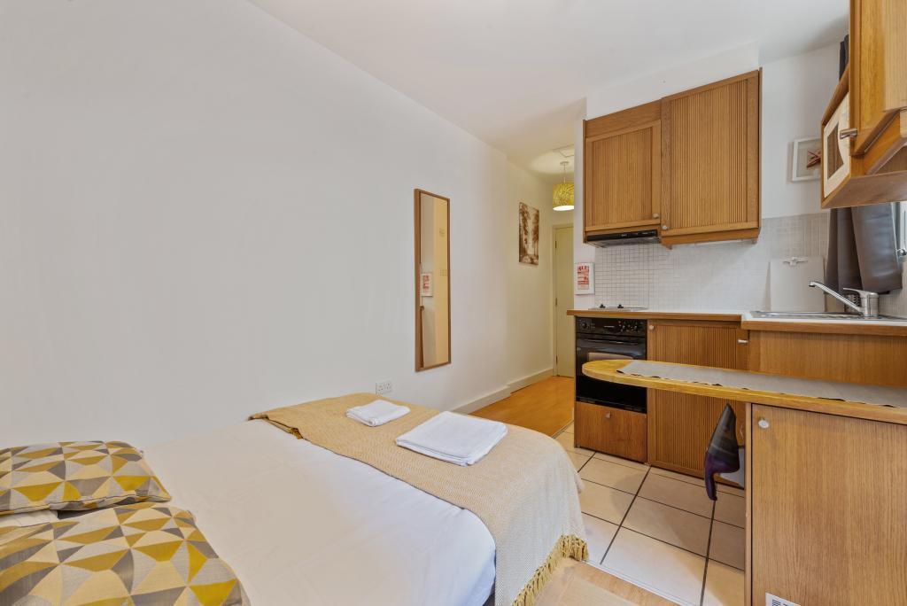Studio flat for rent