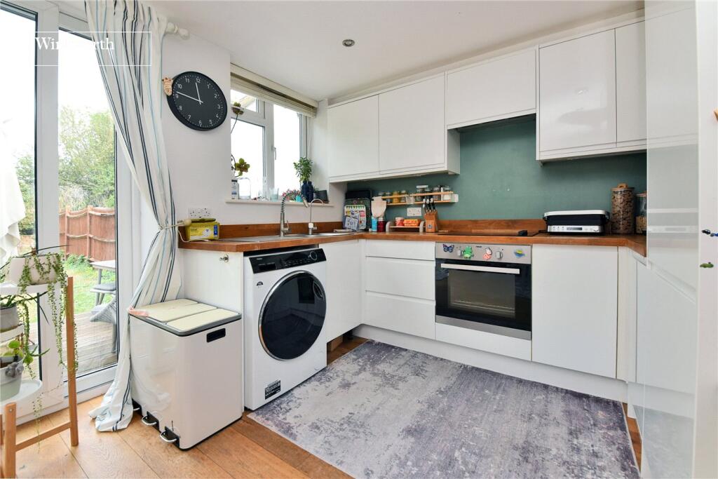 House in London, Benhilton - View 5