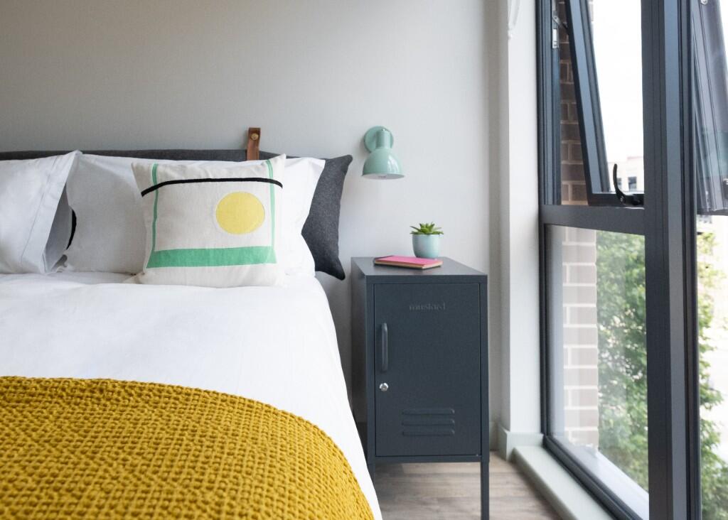 Main image of property: Dingwall Road, Croydon, London, CR0