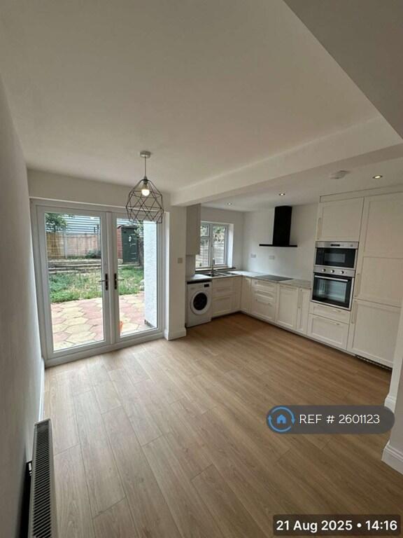 House in London - View 5