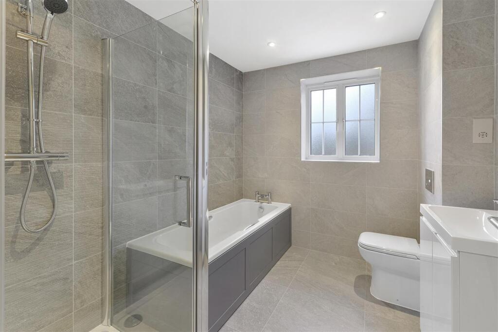 House in Ashford, Stonebridge Green, Egerton - View 4