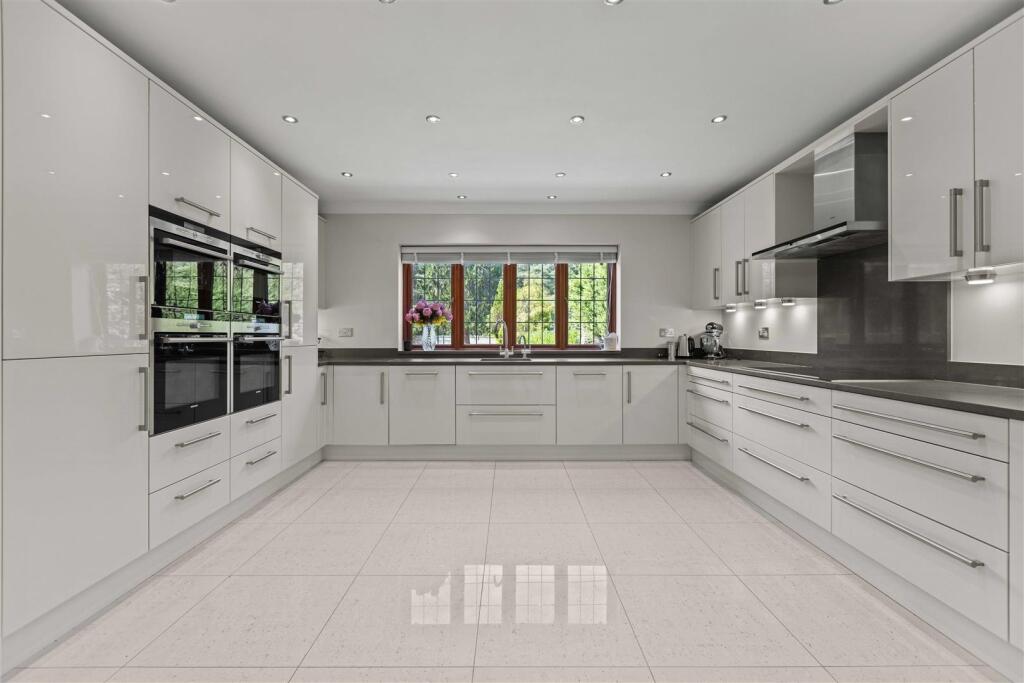 House in Slough - View 3