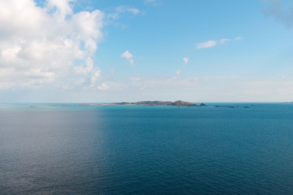 66  La Corniche, Fort George, St Peter Port, GY1 photo 3