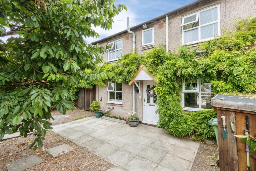 3-bed terraced on Milnthorpe Lane, Wakefield, West Yorkshire, WF2, £150,000