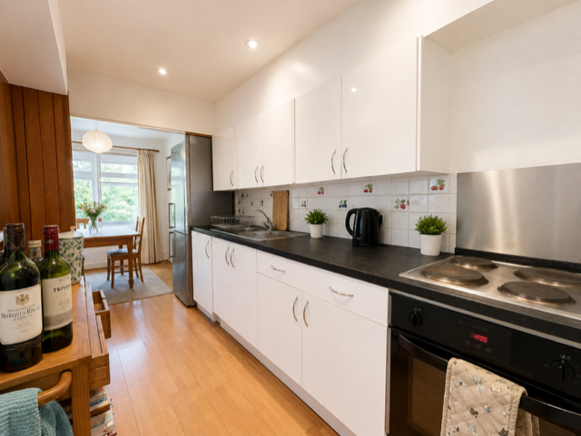 Apartment in Croydon - View 5
