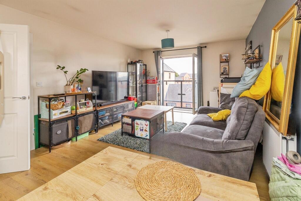 Apartment in Houghton Regis, Central Bedfordshire - More