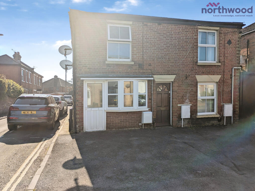 Main image of property: Kingston Road, Shirley, Southampton, SO15