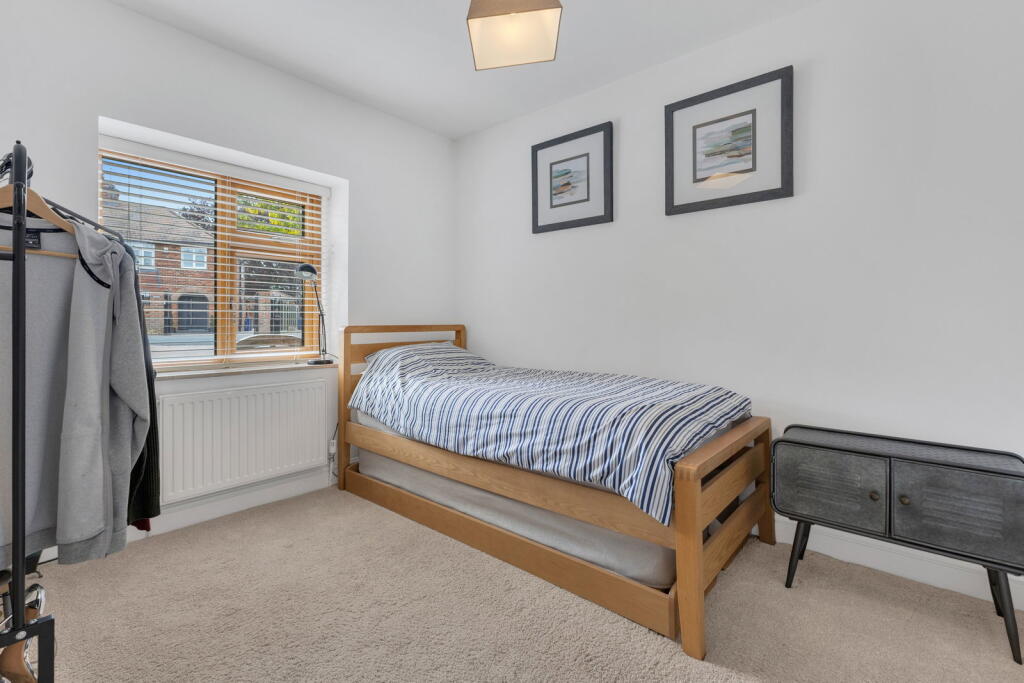 House in Doncaster, Rossington - More