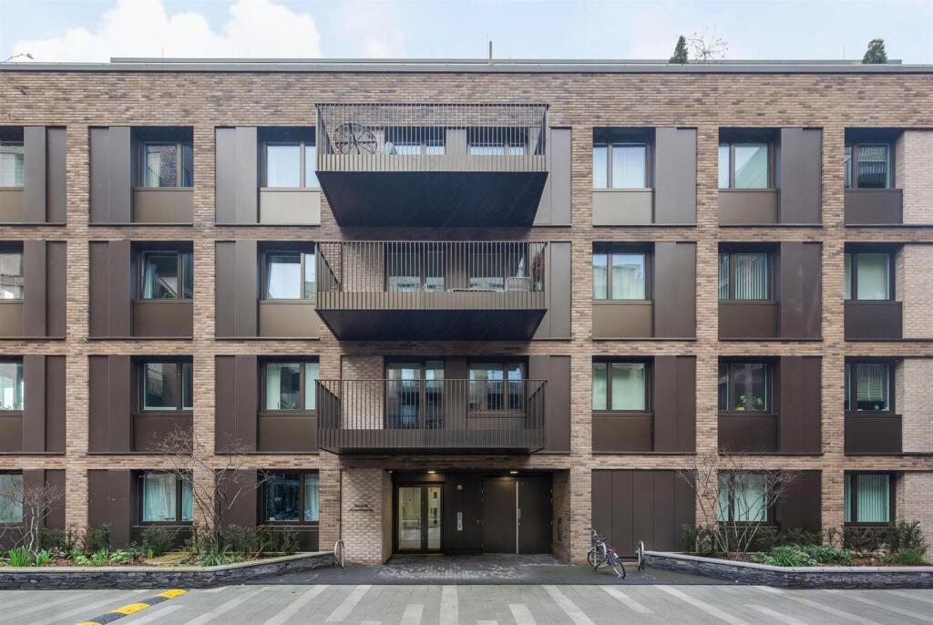 Main image of property: Moulding Lane, London