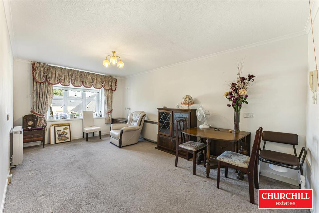 1-bed other on Nightingale Lane, Wanstead, £180,000