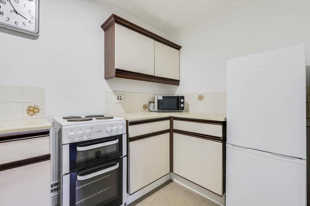 Orchard Lane, Guiseley, Leeds, West Yorkshire, LS20 photo 3