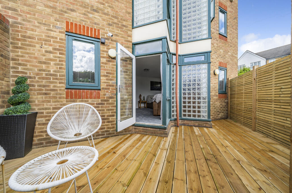 Apartment in London - View 5