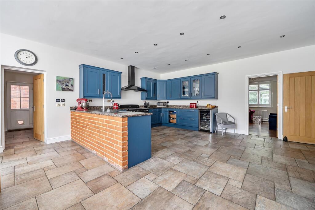 House in Berkshire, Wokingham Without - View 3