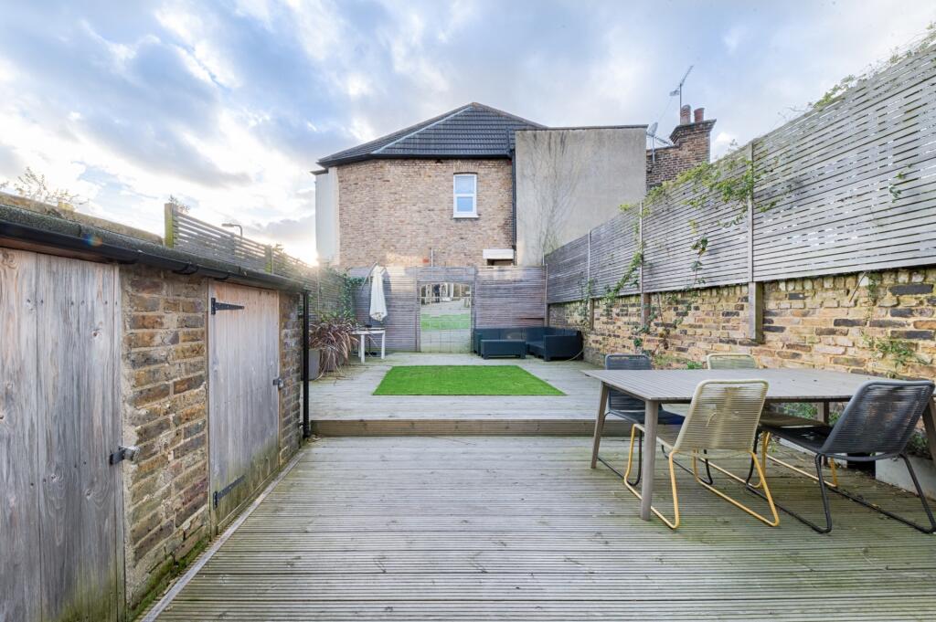 Apartment in London, Brondesbury Park, Brondesbury - View 2