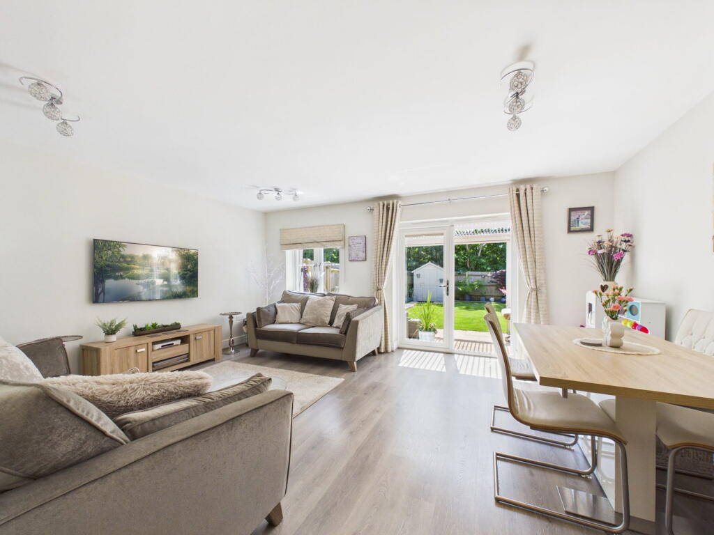 House in Horsham, Broadbridge Heath - View 4