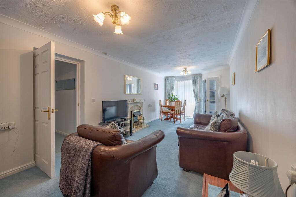 HAMLET COURT ROAD, Westcliff-On-Sea photo 3