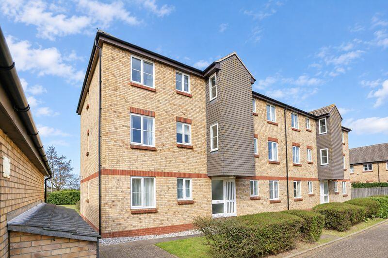 2-bed flat on Limes Park Road, St. Ives, £975/mo