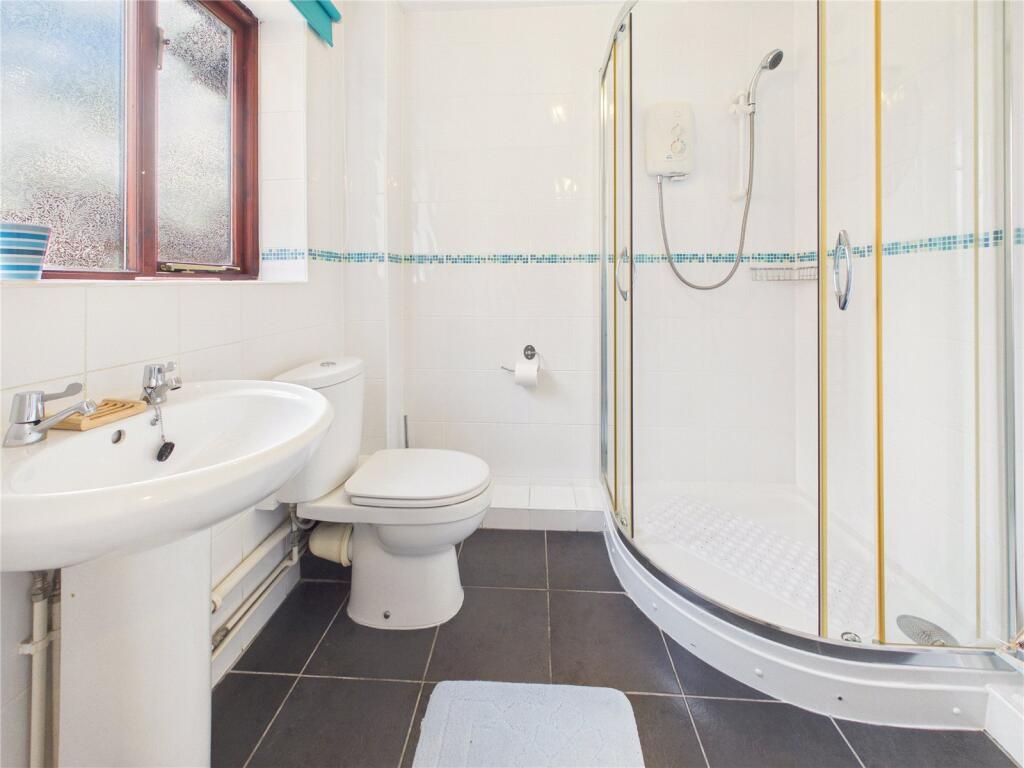 Bicton Avenue, Worcester, Worcestershire, WR5 photo 4