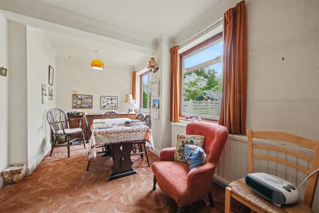 House in Radlett, Battlers Green, Aldenham - View 4