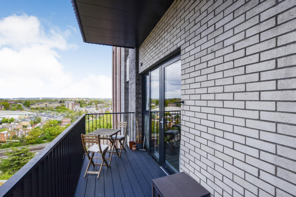 Apartment in Harrow - View 3
