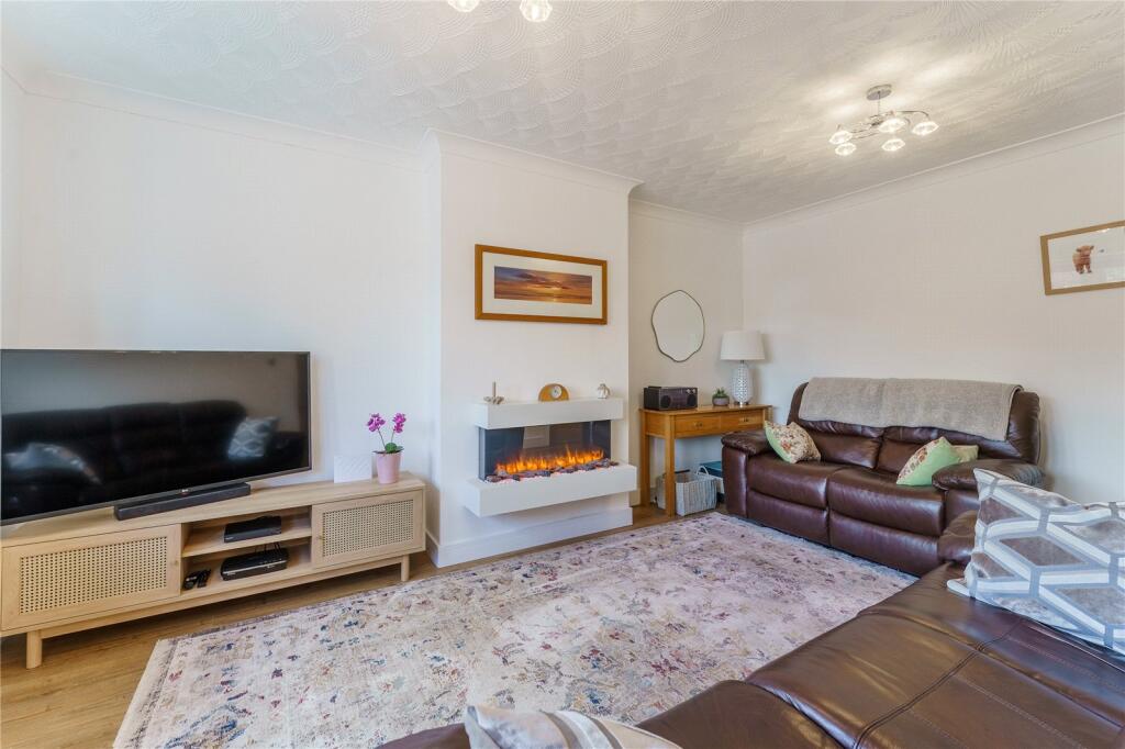 House in Wakefield, Little Hemsworth, Hemsworth - View 5